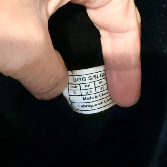 UGGS black Bailey single button size 8, EUC - Picture 6 of 6